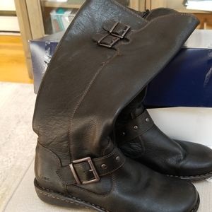 Black boot